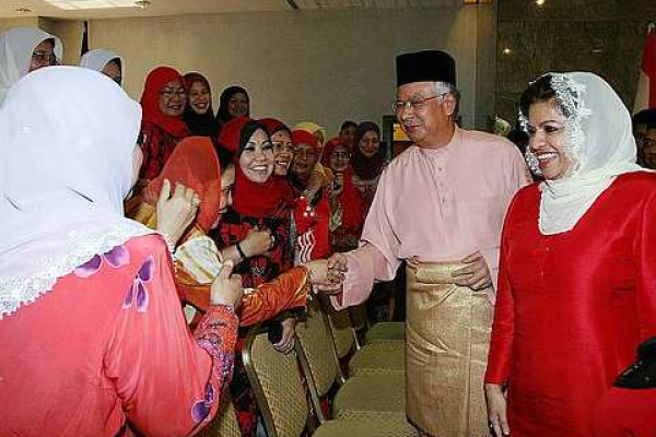 Hukuman buang daerah' kendiri, waran tangkap atas Raja Petra 