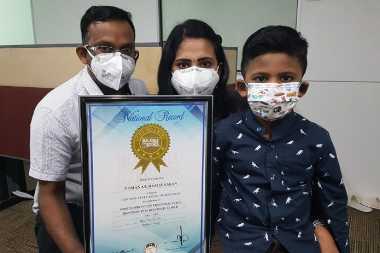 PKP bukan alasan... Guru ini harungi laluan balak 6 jam tiap minggu