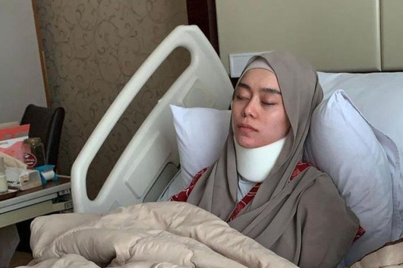 Lesti Kejora sudah keluar hospital, enggan pulang rumah kerana masih trauma dipukul Rizky Billar - Bintang Global | mStar