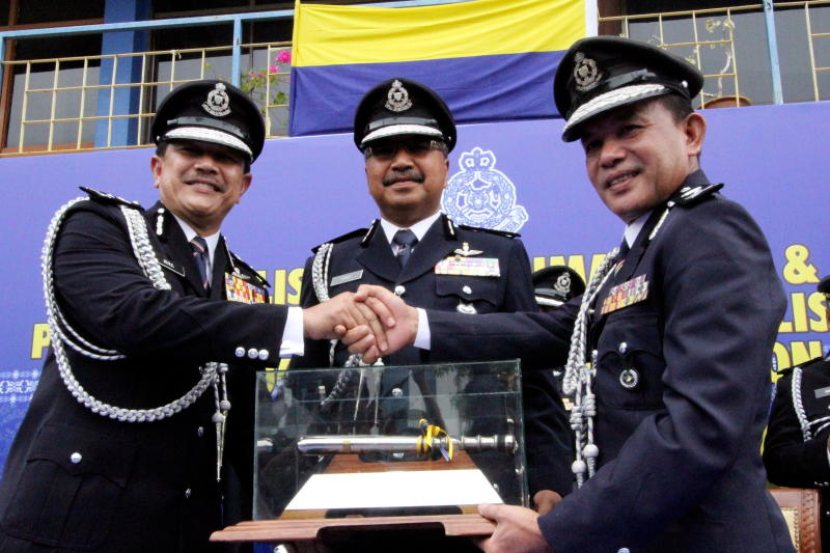 Zul Aznam Serah Tugas Kepada Ketua Polis Perlis Yang Baharu Semasa Mstar