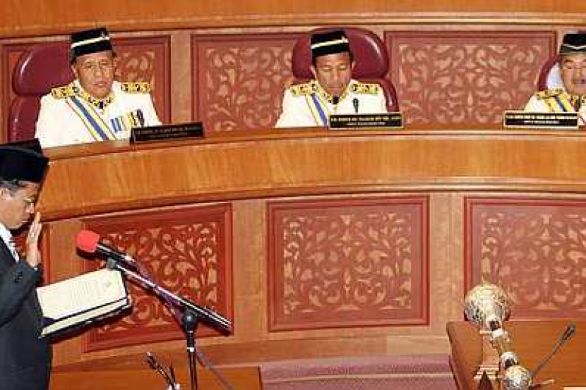 Roslan Ahmad Angkat Sumpah Adun Merlimau Semasa Mstar