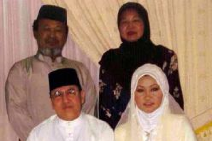 Selepas Sultan Kelantan Tengku Mahkota Pula Pilih Orang Luar Sebagai Isteri Baginda Memang Manis Isteri Baginda Lepat Pisang