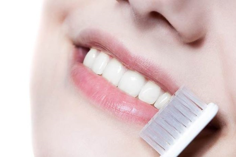 Nak bibir mulus ketahui kelebihan berus gigi, bukan 