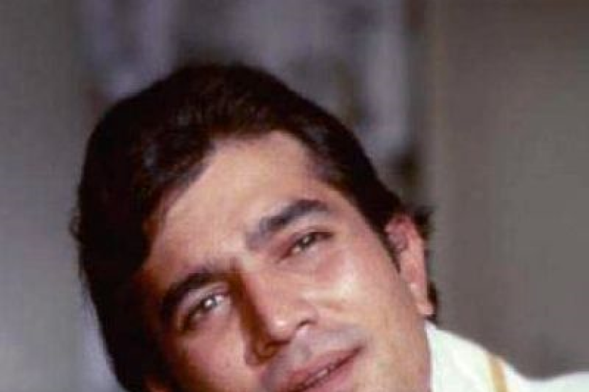 Ribuan Peminat Beri Penghormatan Pengebumian Rajesh Khanna Hiburan Mstar