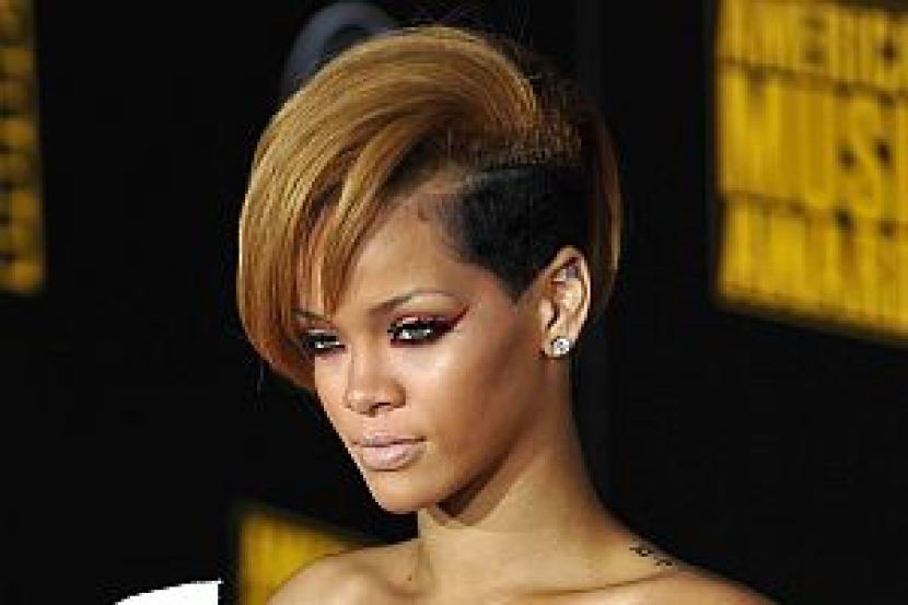 Rihanna Sifatkan Album 'Rated R' Terlalu Peribadi - Hiburan | mStar