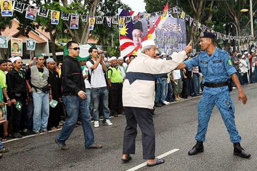 Bagan Pinang Proses Pengundian Dicemari Pergaduhan Penyokong Bn Dan Pas Spr Kesal Semasa Mstar