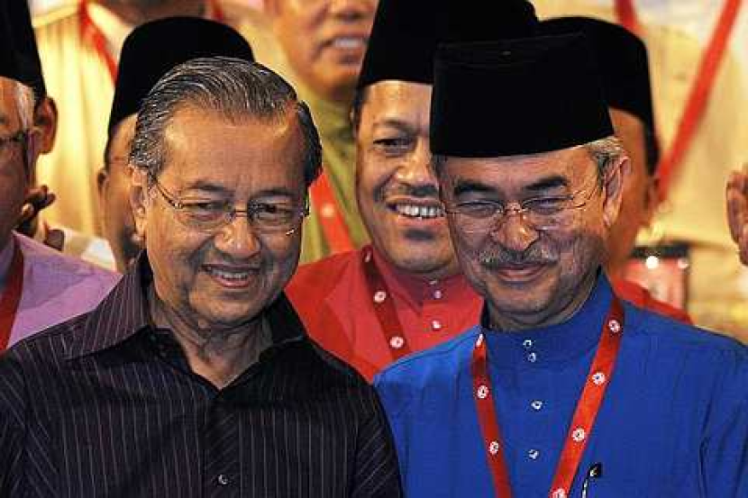 Najib Pelawa Abdullah Dan Dr Mahathir Berbincang Semasa Mstar